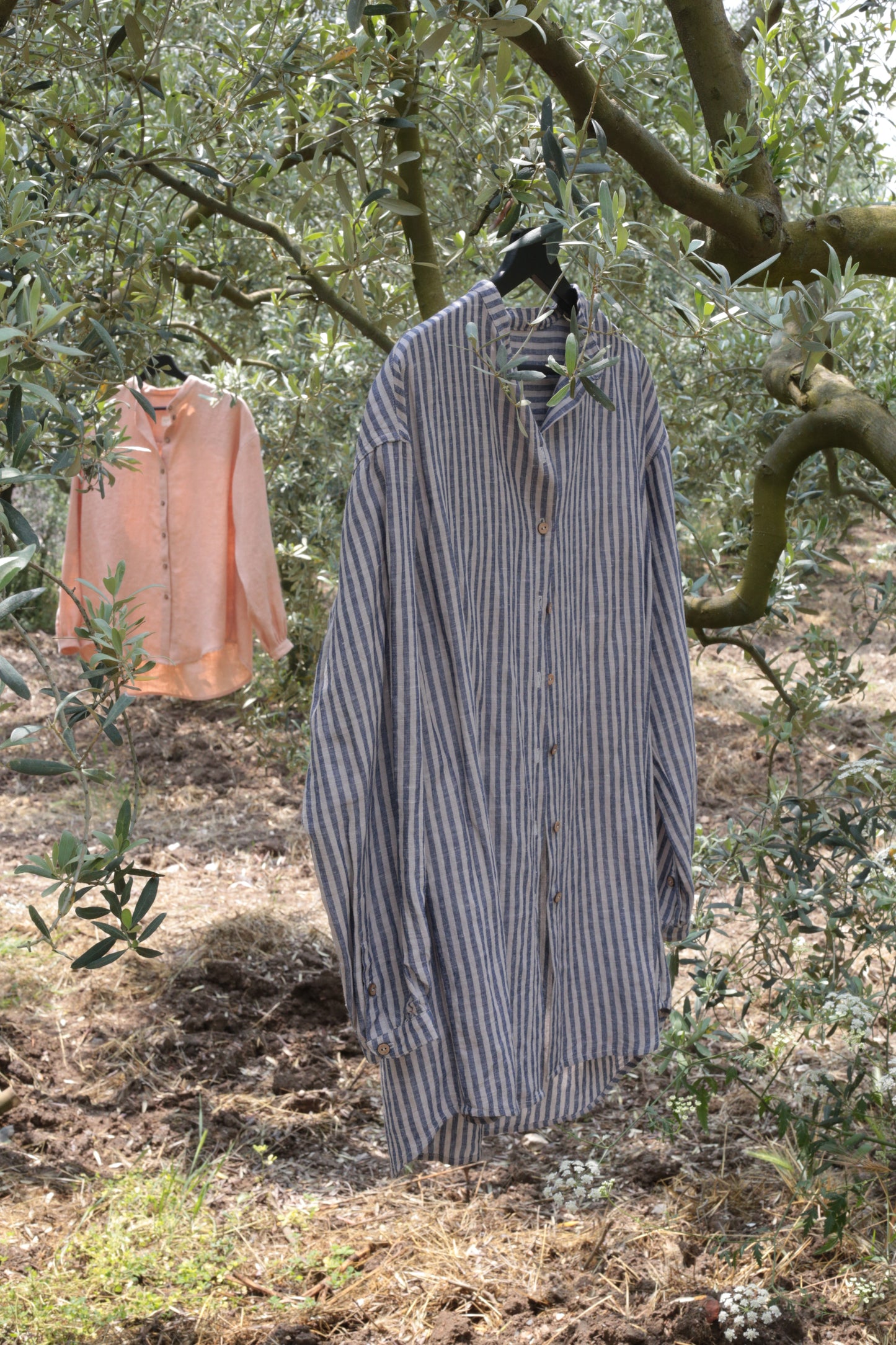 Traveller Linen shirt for women with stand collar in grey-blue stripes