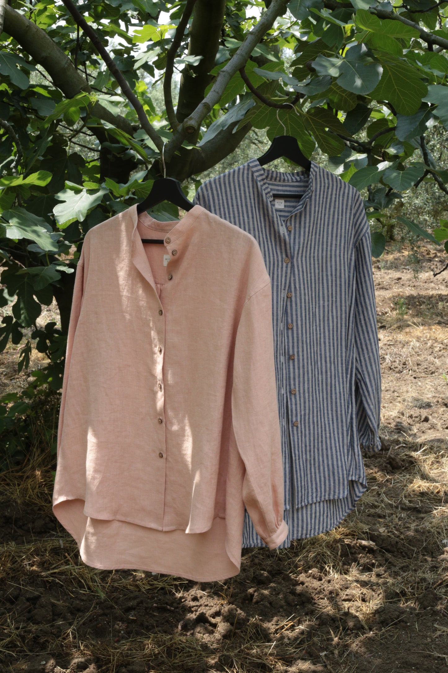 Traveller Linen shirt for women with stand collar in grey-blue stripes