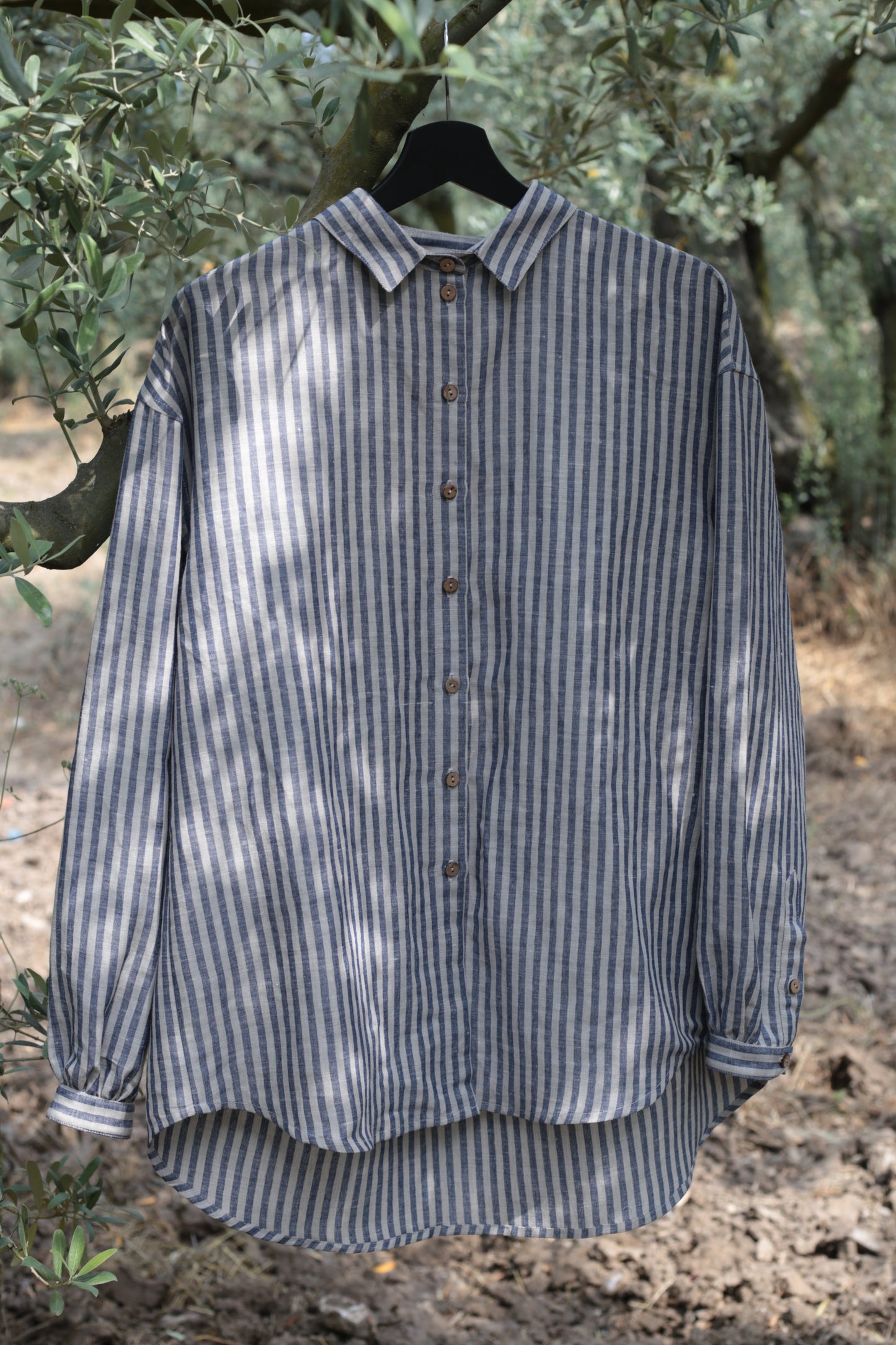 Traveller Linen shirt for women with turn-down collar in grey-blue stripes