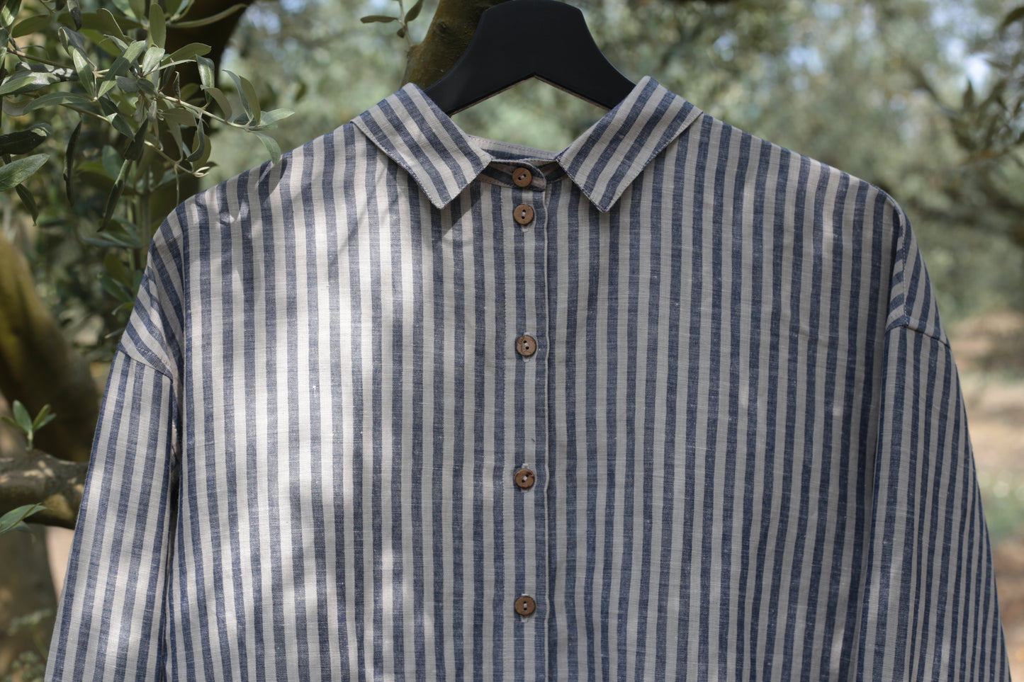 Traveller Linen shirt for women with turn-down collar in grey-blue stripes