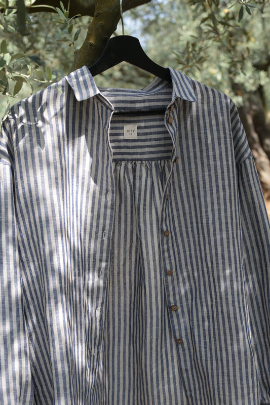 Traveller Linen shirt for women with turn-down collar in grey-blue stripes