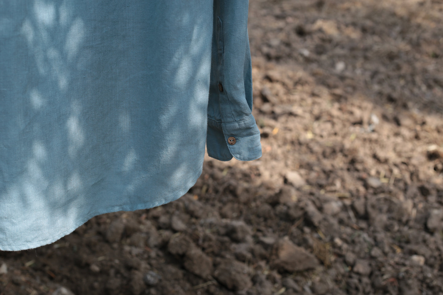 Traveller Linen shirt for men with stand collar in Aquamarine Blue