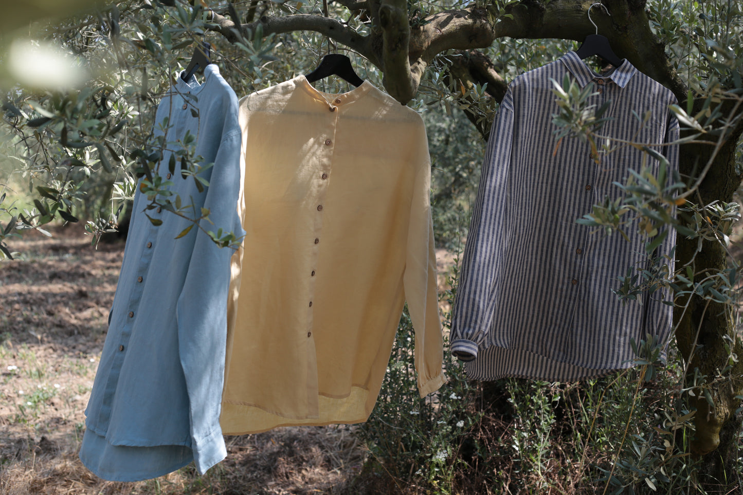 Traveller Linen shirt for men with stand collar in Aquamarine Blue