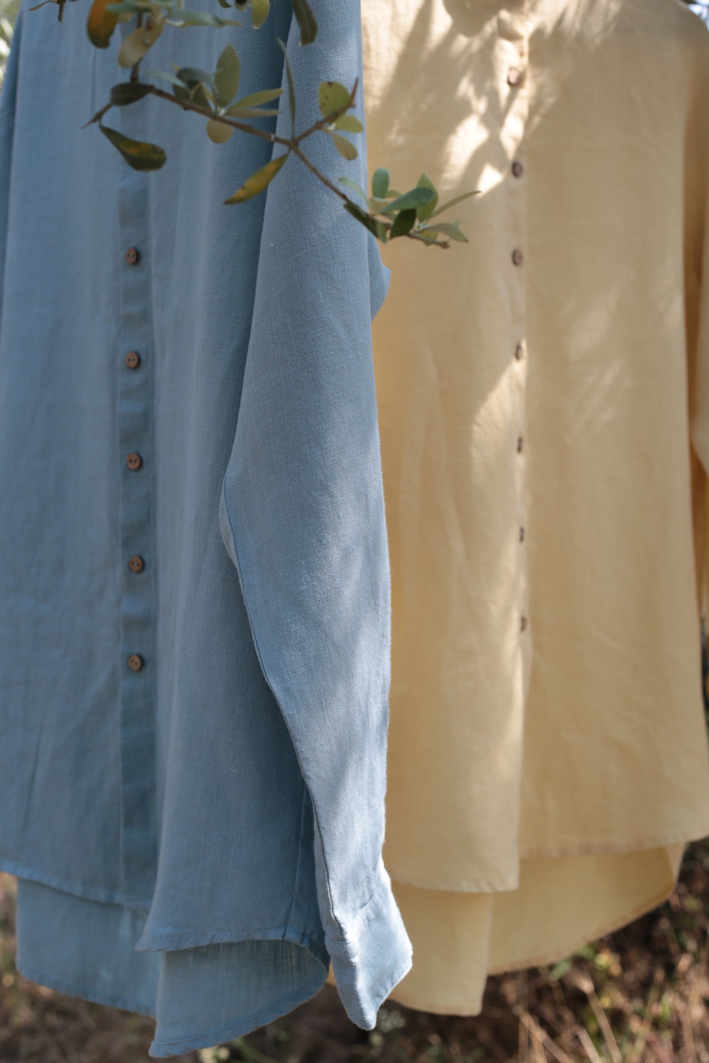 Traveller Linen shirt for men with stand collar in Aquamarine Blue