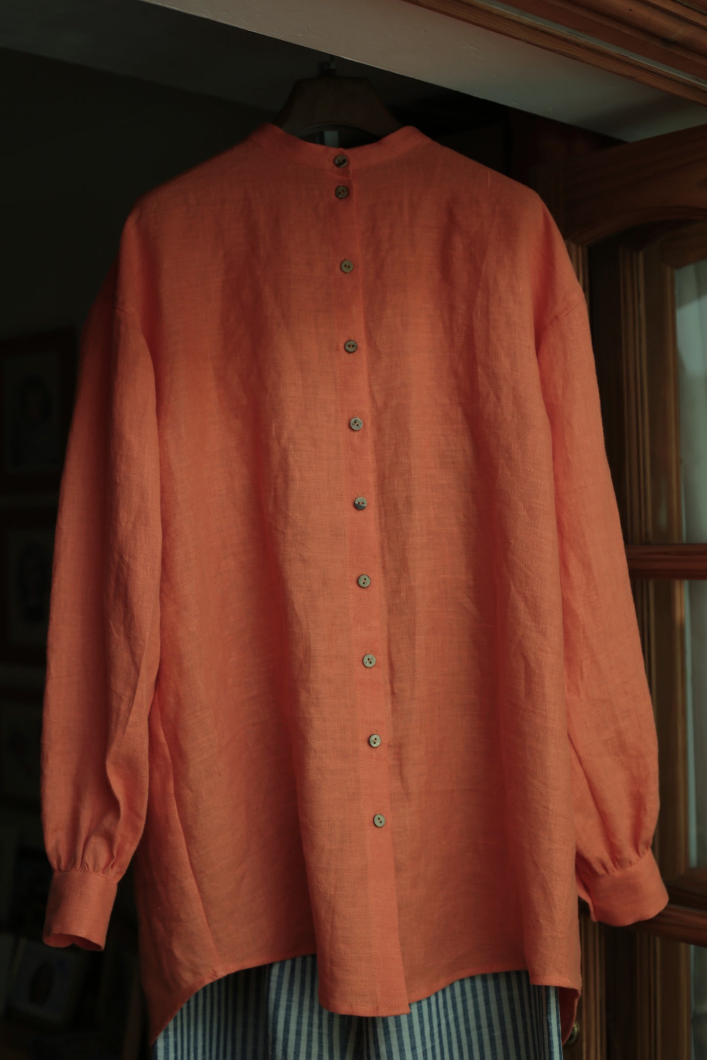 Traveller Linen shirt for women with stand collar in Juicy Orange
