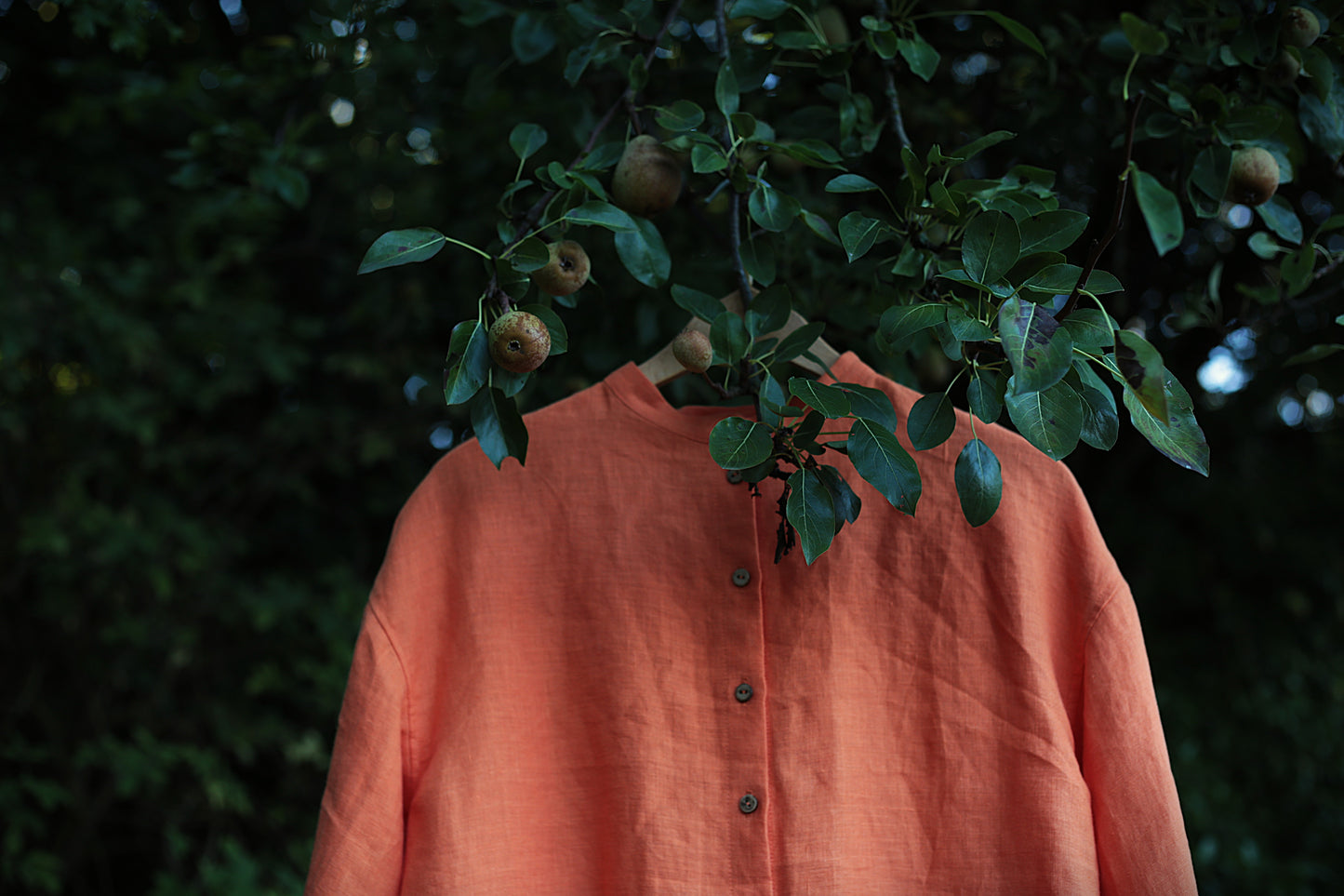 Traveller Linen shirt for women with stand collar in Juicy Orange