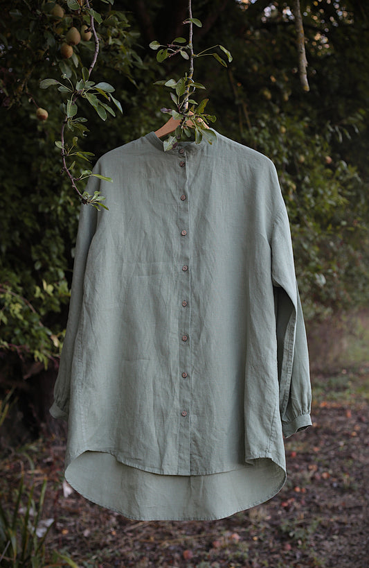 Traveller Linen shirt for women with stand collar in Olive Leaf color