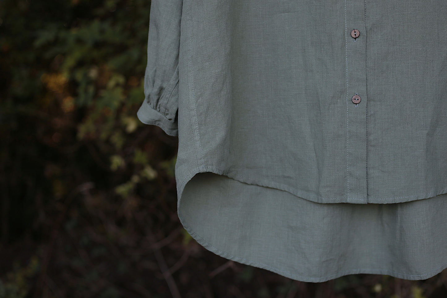 Traveller Linen shirt for women with stand collar in Olive Leaf color