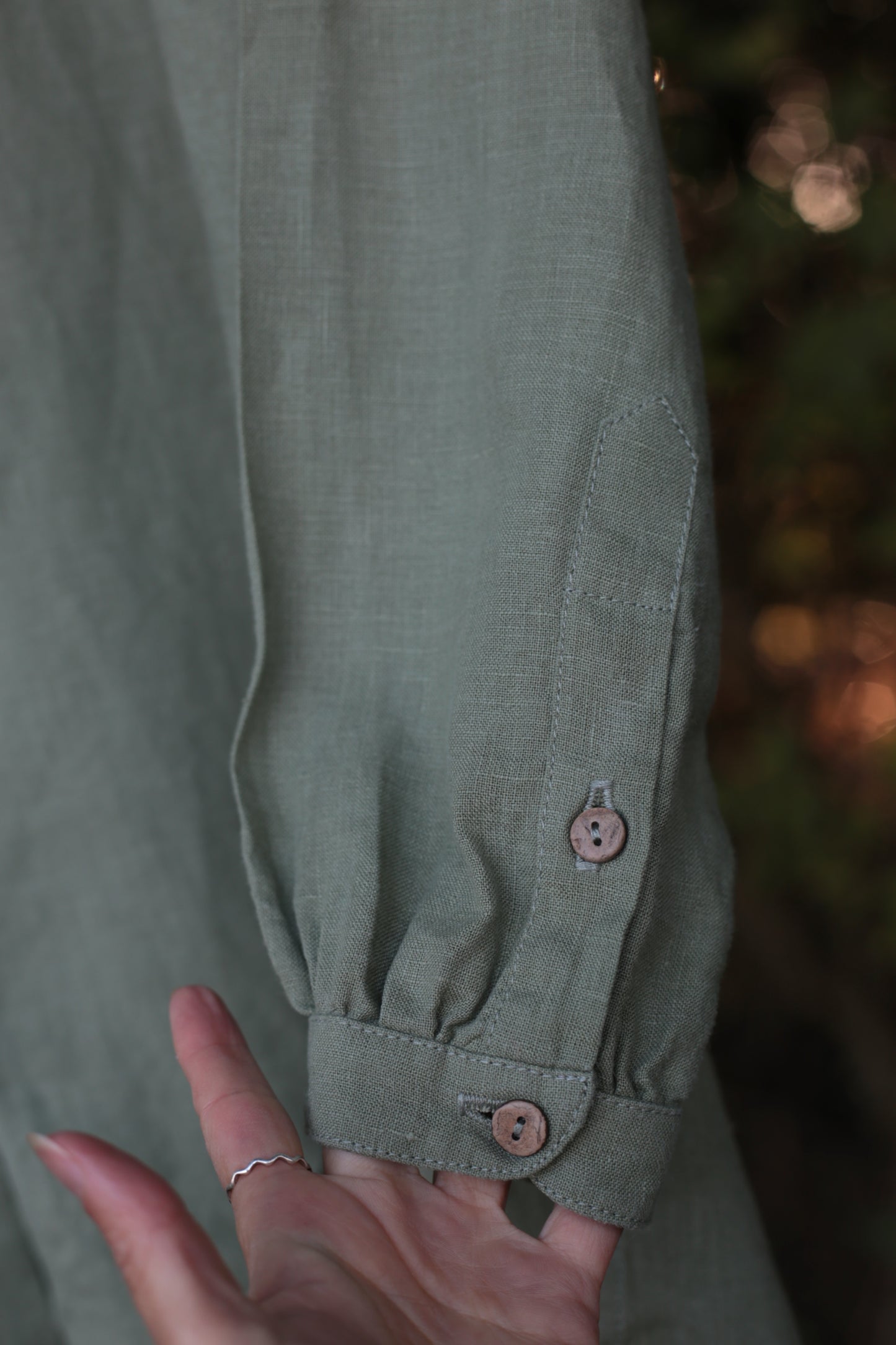 Traveller Linen shirt for women with stand collar in Olive Leaf color