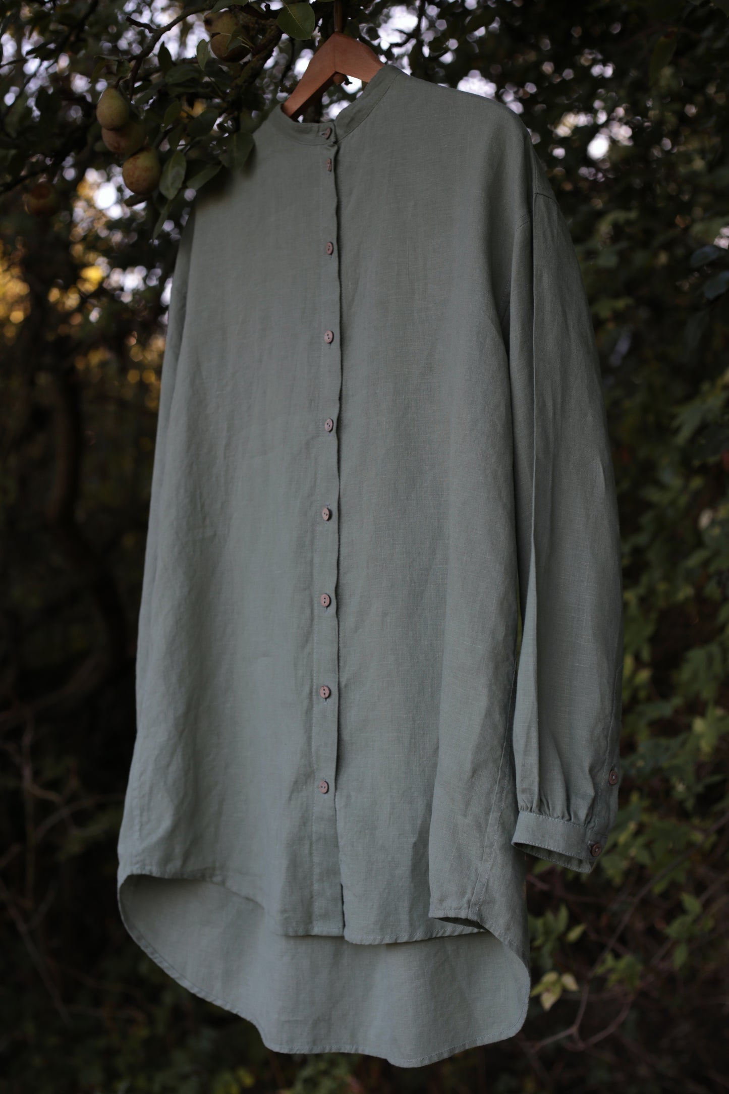 Traveller Linen shirt for women with stand collar in Olive Leaf color