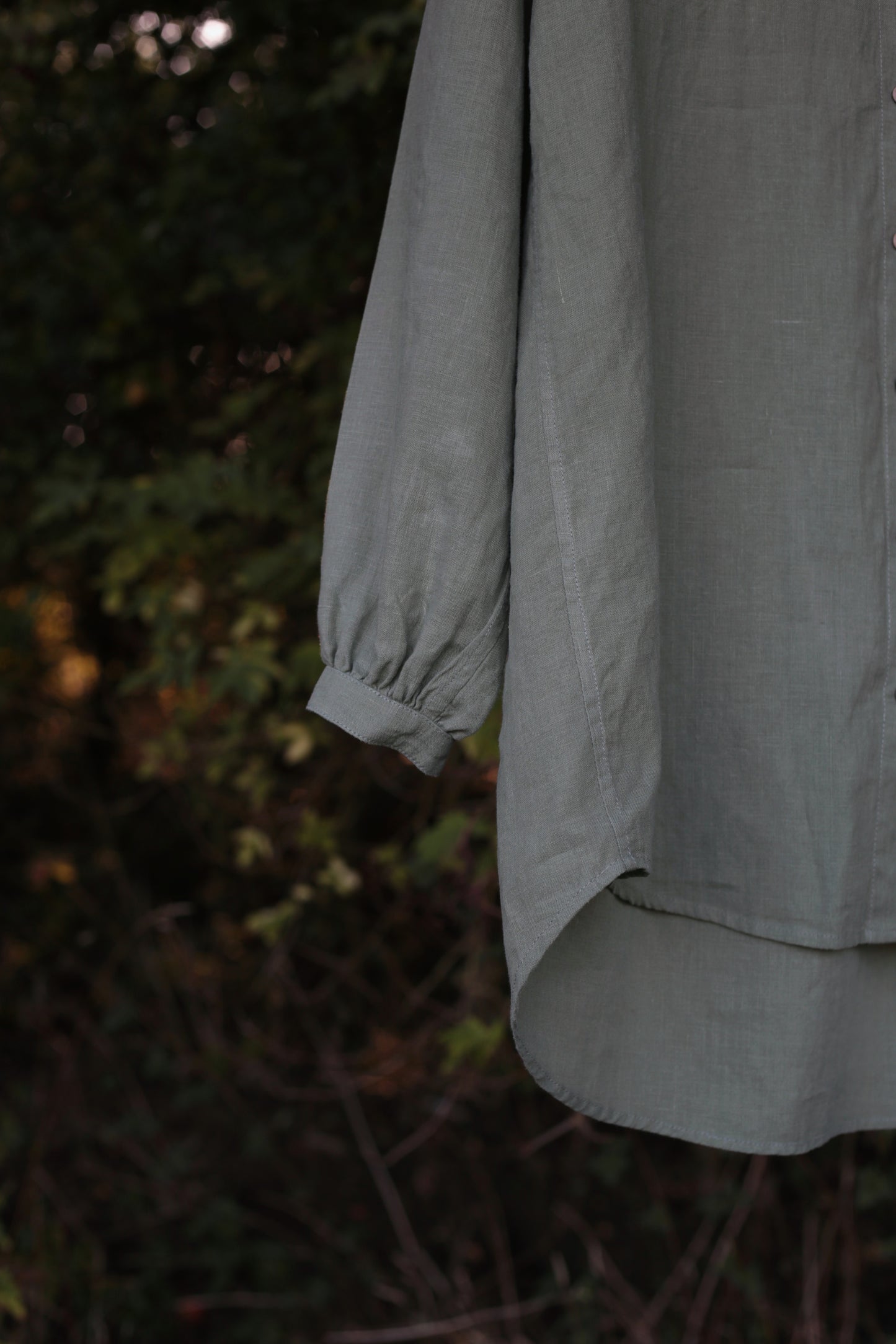 Traveller Linen shirt for women with stand collar in Olive Leaf color