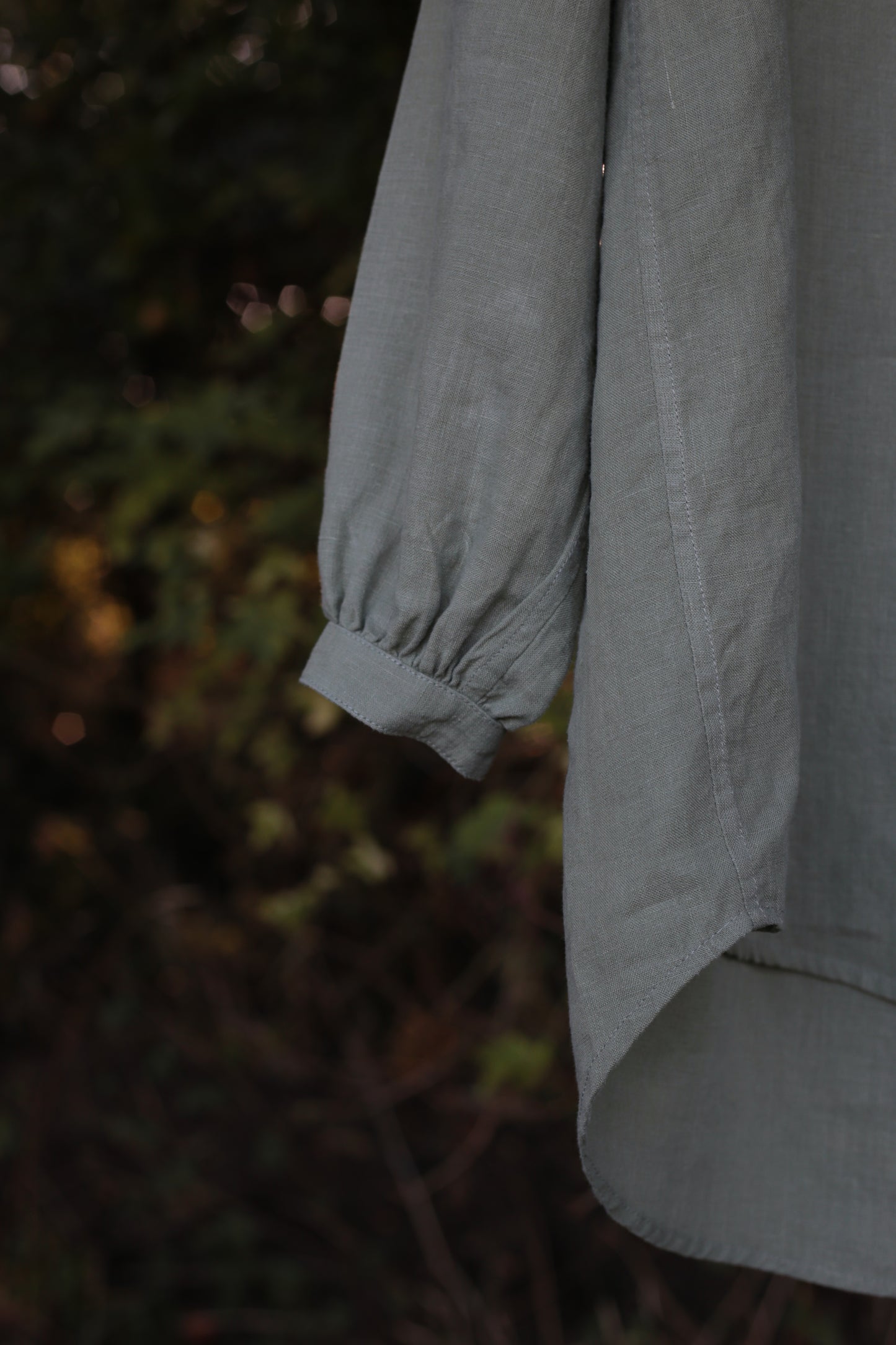 Traveller Linen shirt for women with stand collar in Olive Leaf color