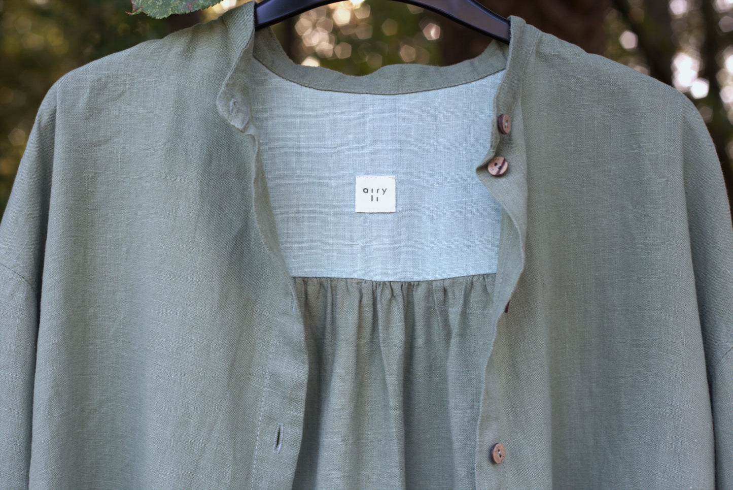 Traveller Linen shirt for women with stand collar in Olive Leaf color