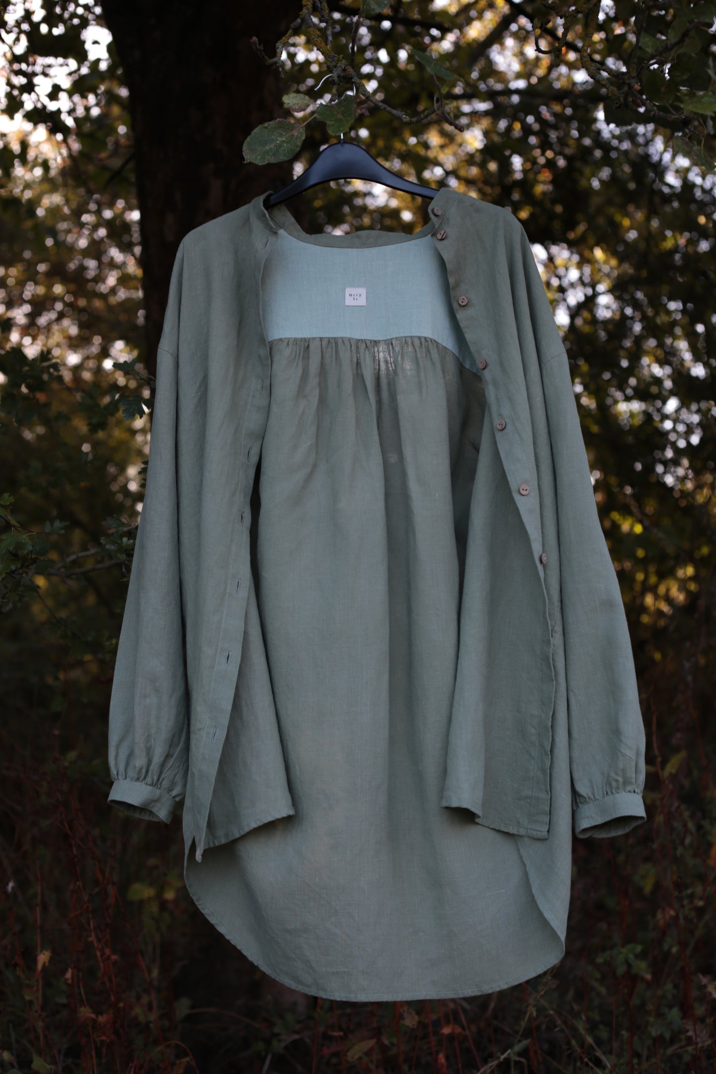 Traveller Linen shirt for women with stand collar in Olive Leaf color