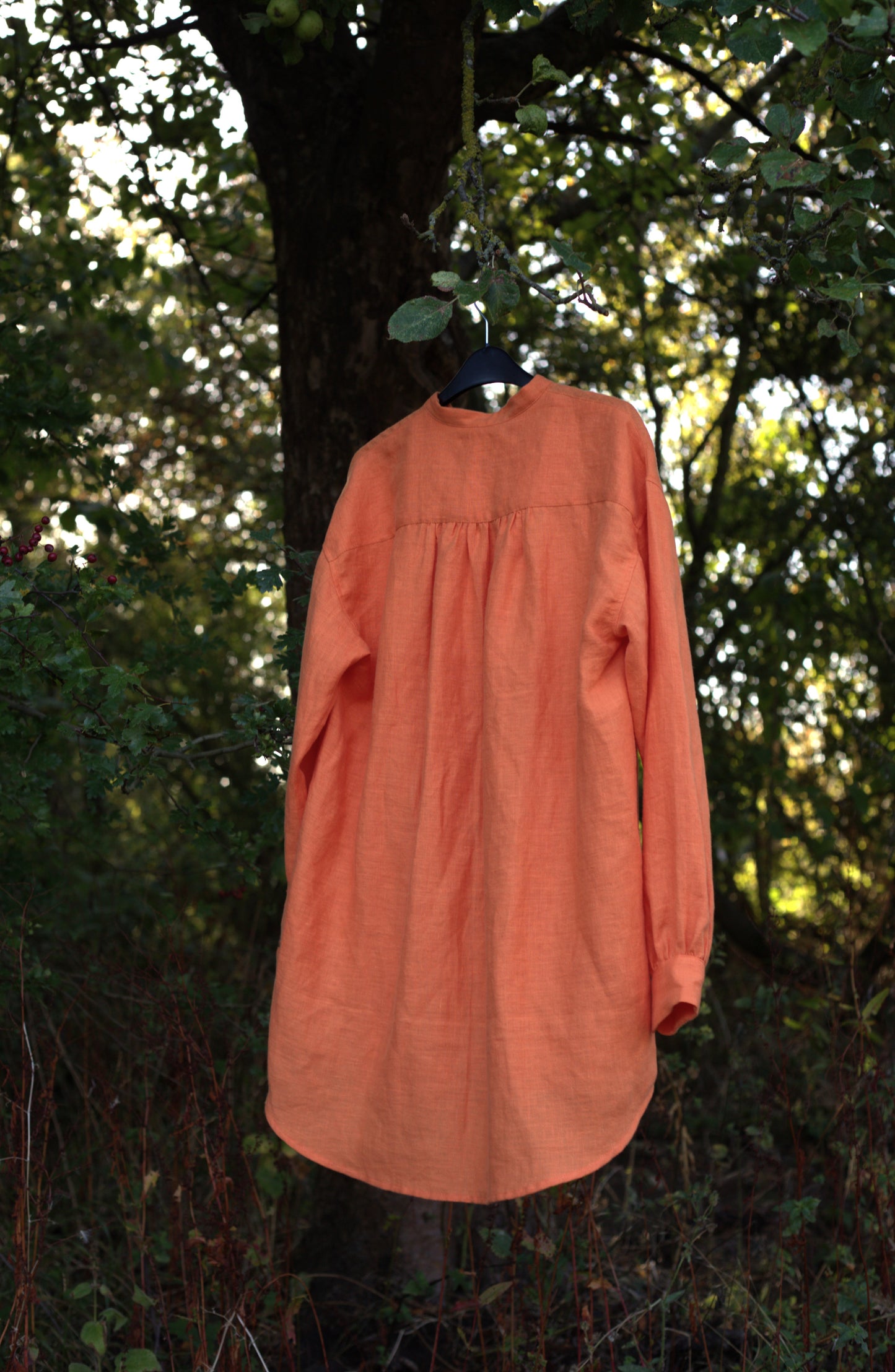 Traveller Linen shirt for women with stand collar in Juicy Orange