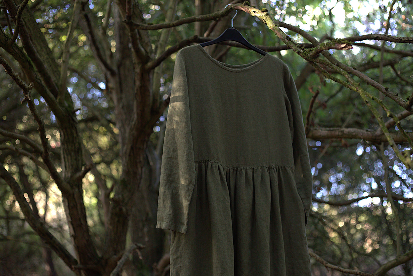 Maxi linen longsleeve dress in Moss Green color