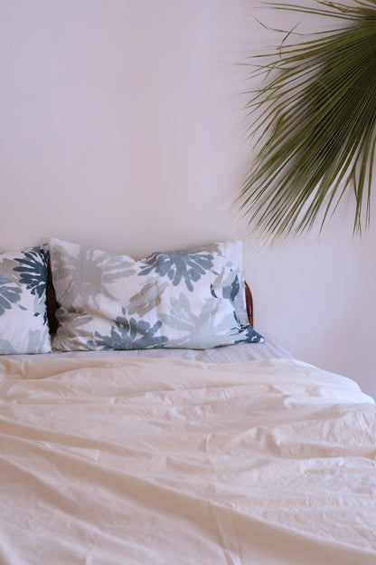 Set of 2 Linen Pillowcases in Tropical Print