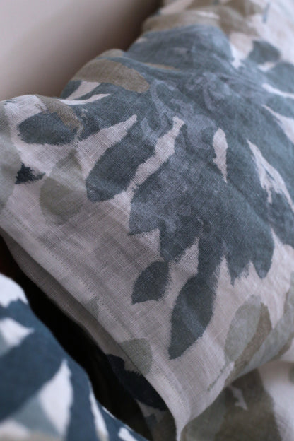 Set of 2 Linen Pillowcases in Tropical Print