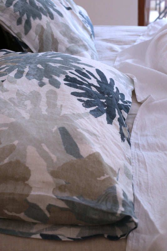 Set of 2 Linen Pillowcases in Tropical Print
