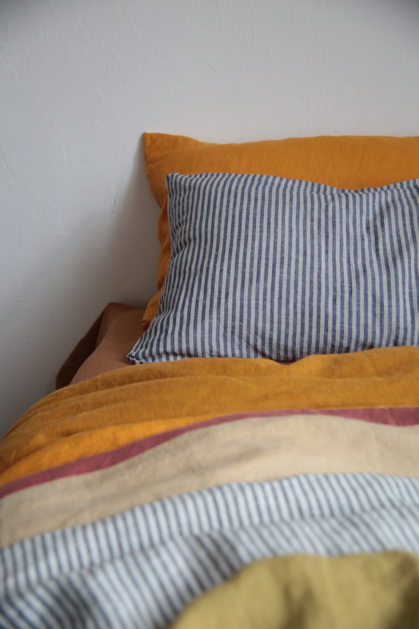 Set of 2 Linen Pillowcases in Grey/Navy Stripes