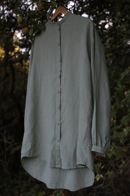 Traveller Linen shirt for women with stand collar in Olive Leaf color