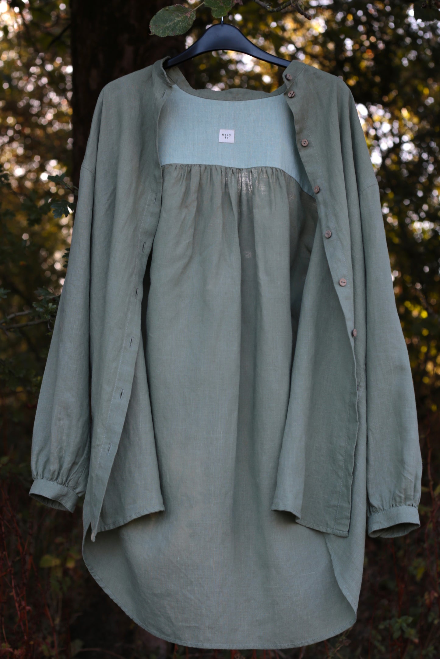 Traveller Linen shirt for women with stand collar in Olive Leaf color