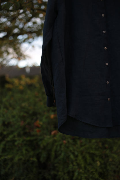 Traveller Linen shirt for women with stand collar in Black color