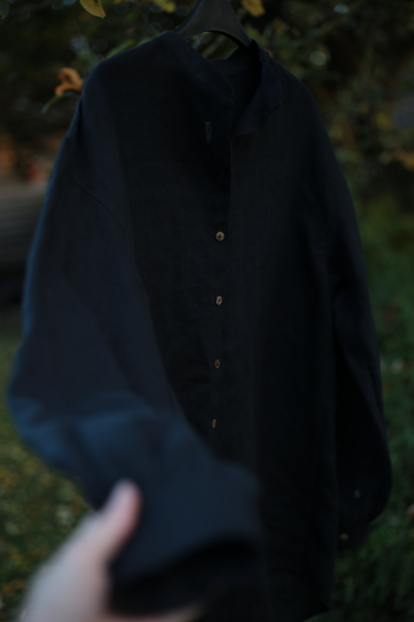 Traveller Linen shirt for women with stand collar in Black color