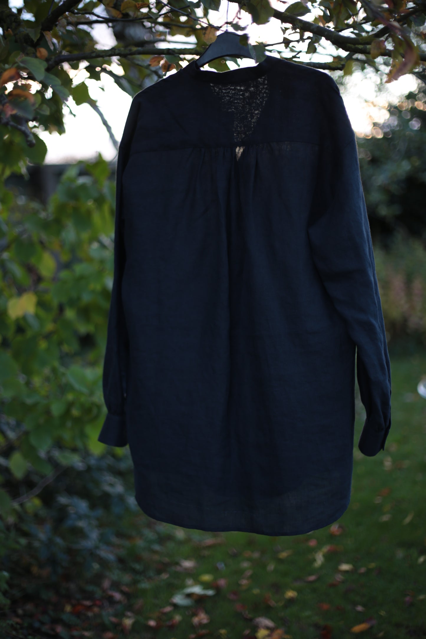 Traveller Linen shirt for women with stand collar in Black color